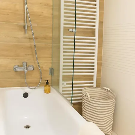 In Business 2br * Пьештяни