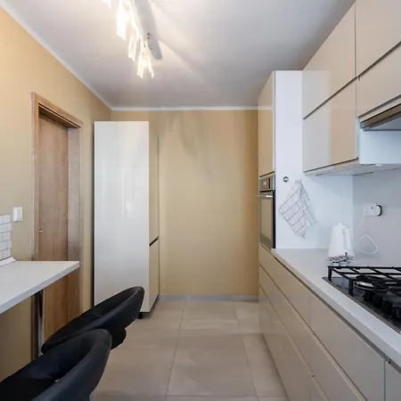 In Business 2br